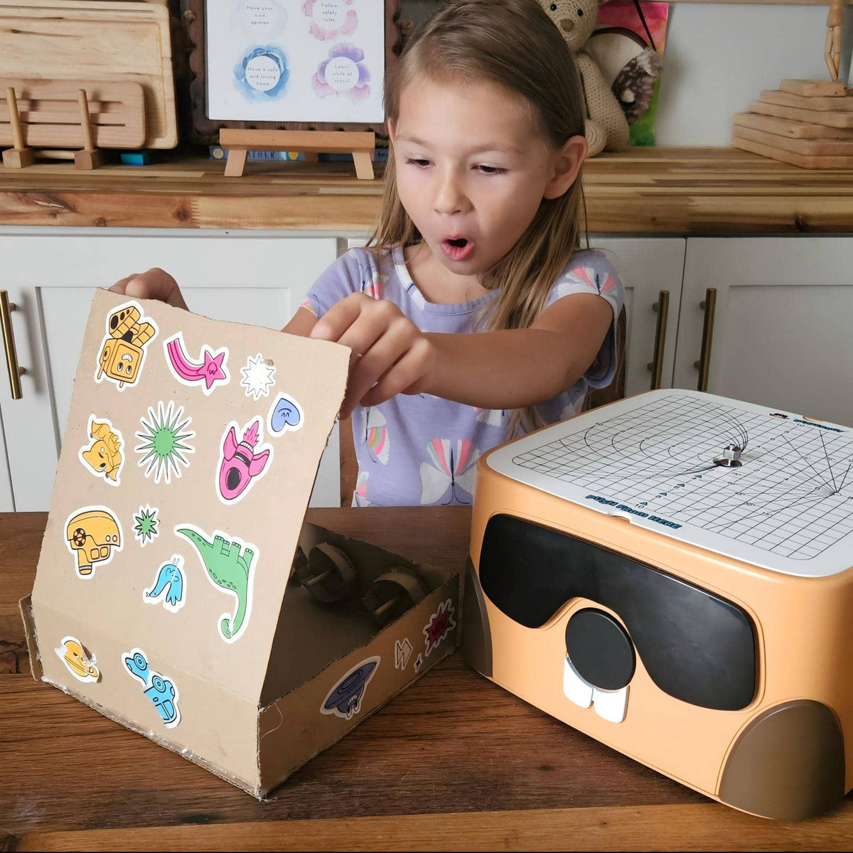 Cardboard Cutting – Cut Safe, Create Wild with BEAVERBOT!